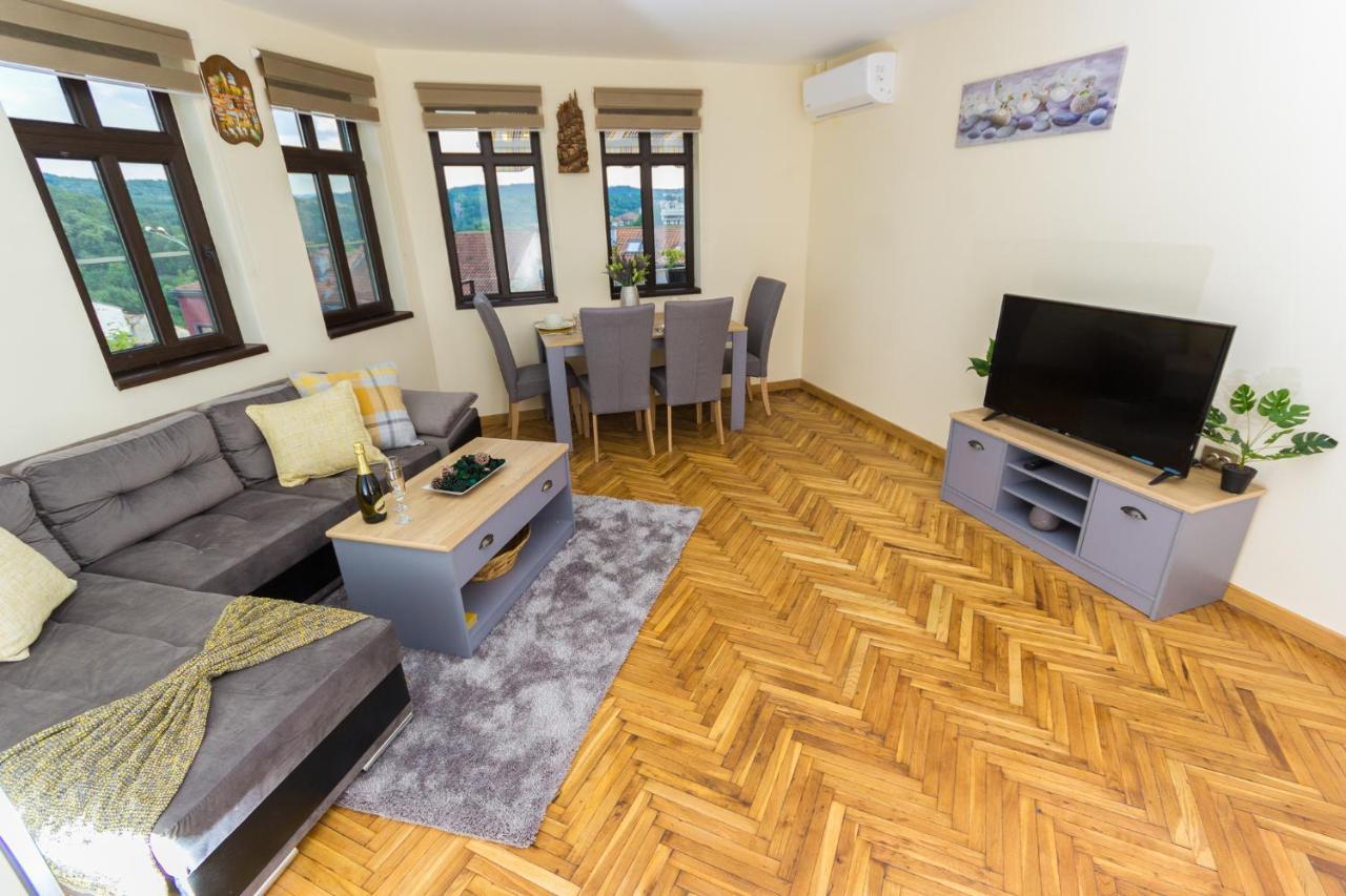 Apartment Zdravets, In The Heart Of The Old City เวลีคอเทอร์โนโว ภายนอก รูปภาพ