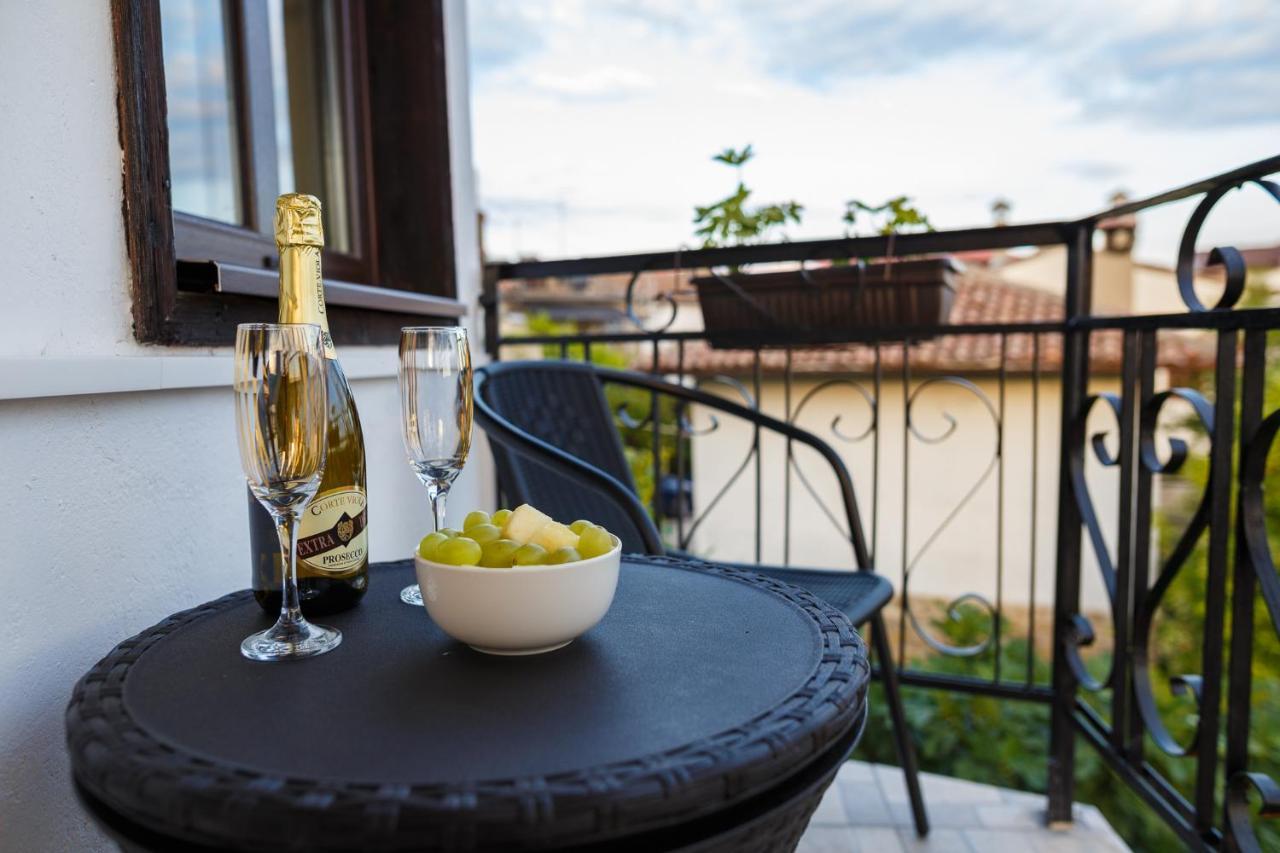 Apartment Zdravets, In The Heart Of The Old City เวลีคอเทอร์โนโว ภายนอก รูปภาพ