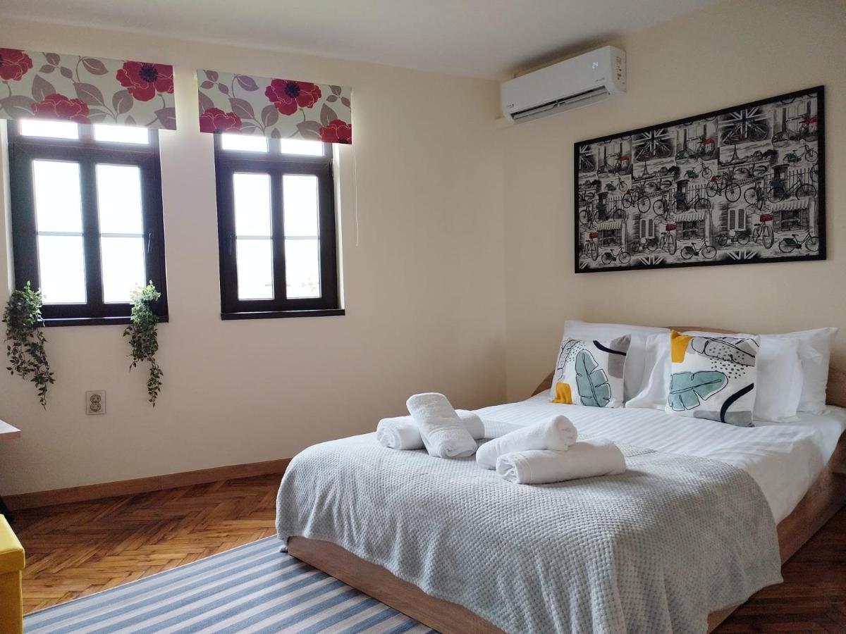 Apartment Zdravets, In The Heart Of The Old City เวลีคอเทอร์โนโว ภายนอก รูปภาพ