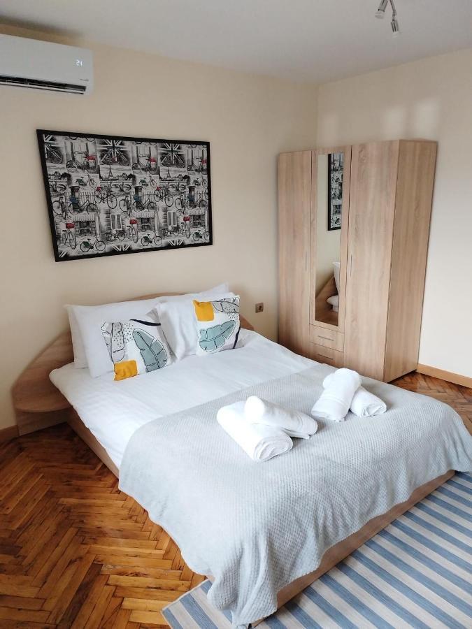 Apartment Zdravets, In The Heart Of The Old City เวลีคอเทอร์โนโว ภายนอก รูปภาพ